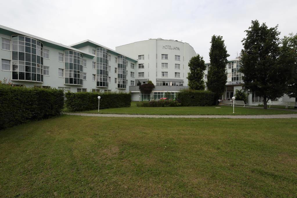 Hotel Jana بريروف المظهر الخارجي الصورة